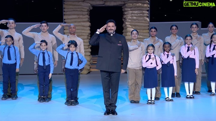Akram Hosni Instagram - من احتفاليه اليوبيل الذهبي لنصر اكتوبر العظيم .. “حدوته لازم تتحكي” Lyrics: Akram Hosny - @mennaelkiey Music composition: @ehab_abd_elwahed Music production: @naderhamdy choreography: @hadi_awadaa Stylist: @maigalal @kazzam1963