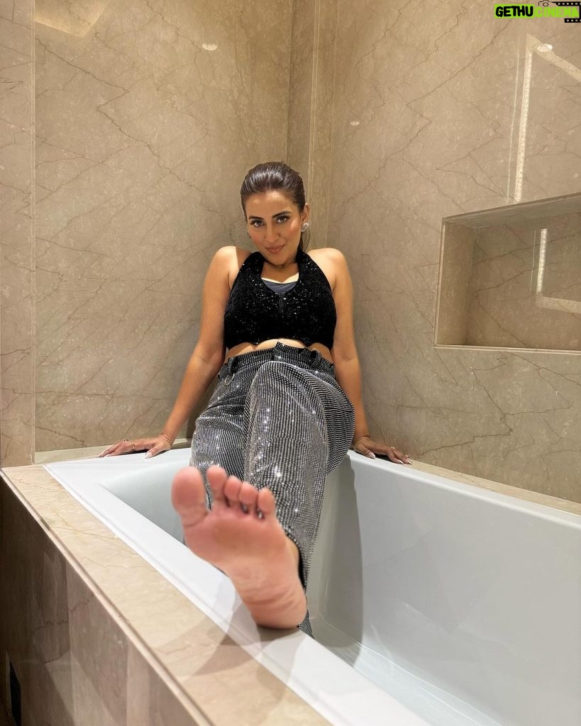 Akshara Singh Instagram - Caption this ♥️✨ . . . . . I’ll choose the best one #aksharasingh #diamonds #lfl #bathtub #instaphoto