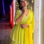 Akshara Singh Instagram - There is so much beauty when my eyes lay lost in the lights ✨♥️ Choose the one you like 🤗 #aksharasingh #lovelights #loveyourself #spreadhappiness