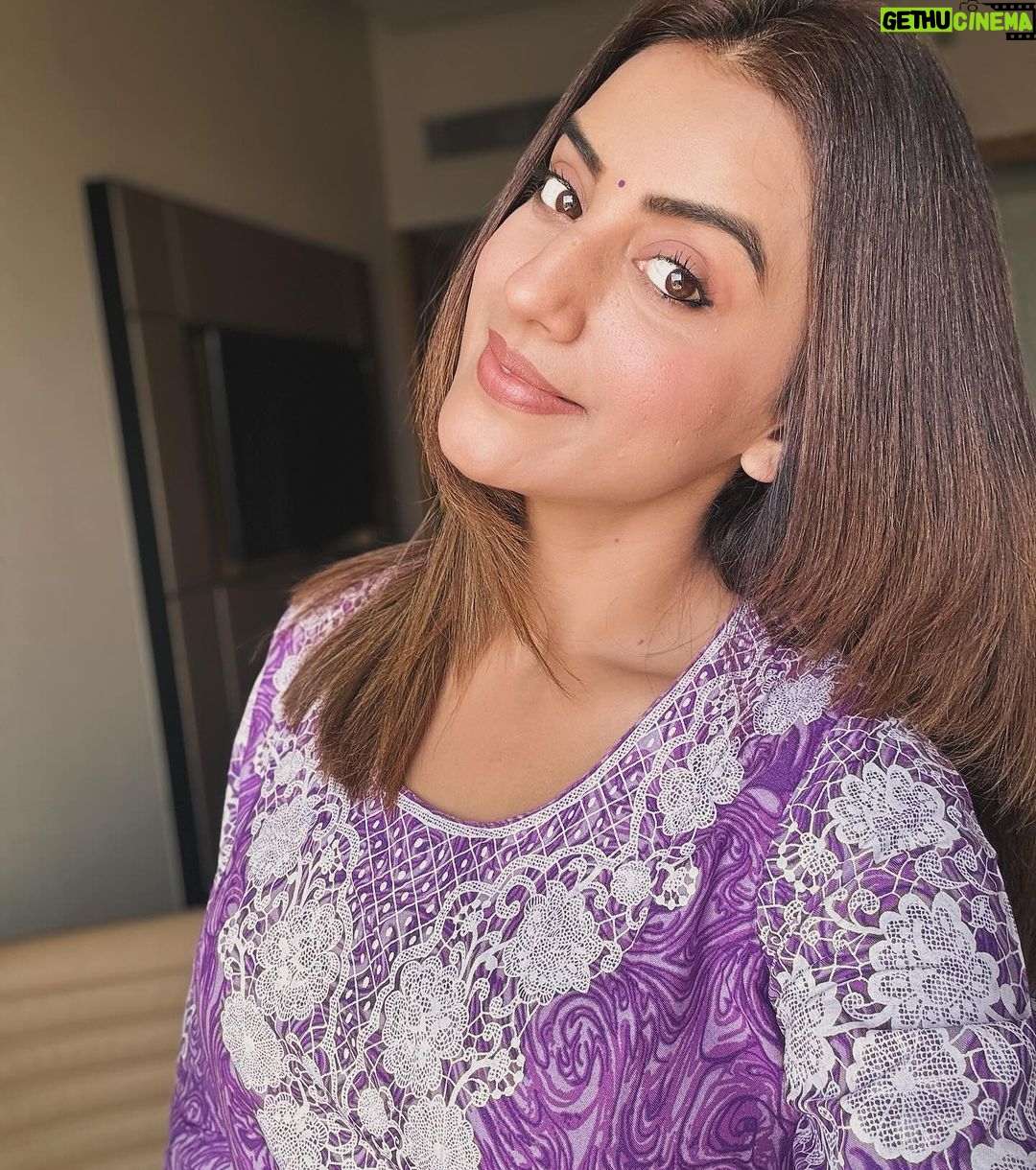 Akshara Singh Instagram - विहग इव मुक्तः ✨🧿♥️ . . . . . नीयत अच्छी रखो बस बढ़ते चलो 🤗 . #aksharasingh #lfl #morning #souljourney #godisgreat🙏