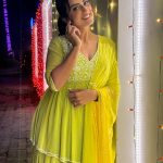 Akshara Singh Instagram - There is so much beauty when my eyes lay lost in the lights ✨♥️ Choose the one you like 🤗 #aksharasingh #lovelights #loveyourself #spreadhappiness