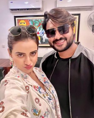 Akshara Singh Instagram - Two cuties in one frame ❤️

#pradeeppandeychintu #aksharasingh #cuties #positivevibes #explore #happy #fun #love #friends #foryou #photooftheday #photography #selfie #loveyouall