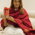 Akshara Singh Instagram – Dosto ye thi meri kahani. Agar aap bhi apne Ghar ko #DawaiKiDukaan bana ke rakhte ho to bataiye mujhe comments mein aur apaniye @daburhyawanprashindia. Isme hai 40+ ayurvedic herbs jo dete hain 100+ beemariyo se ladne ki shakti❤️
Share kariye mujhse apni #DaburChyawanprashKiKahaniyan aur ghar lae immunity ka superhero @daburchyawanprashindia🌟

#GharKoDawaiKiDukaanMatBanao #DaburChyawanprash #DaburChyawanprashKiKahaniyan #ad