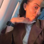Akshara Singh Instagram – My favourite moment in time is when the sky goes from pink to orange to gold ✨ 

#magichour 

Varanasi ✈️ Delhi

#aksharasingh