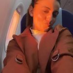 Akshara Singh Instagram – My favourite moment in time is when the sky goes from pink to orange to gold ✨ 

#magichour 

Varanasi ✈️ Delhi

#aksharasingh
