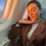 Akshara Singh Instagram – My favourite moment in time is when the sky goes from pink to orange to gold ✨ 

#magichour 

Varanasi ✈️ Delhi

#aksharasingh