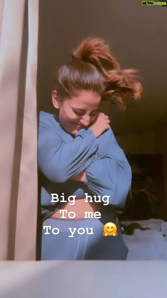 Akshara Singh Instagram - Big hug to you who’s always been through thick n thin 🤗😘 no matter what dedicating this song to you I love you 🥰 Thankyou for loving me Yours #aksharasingh