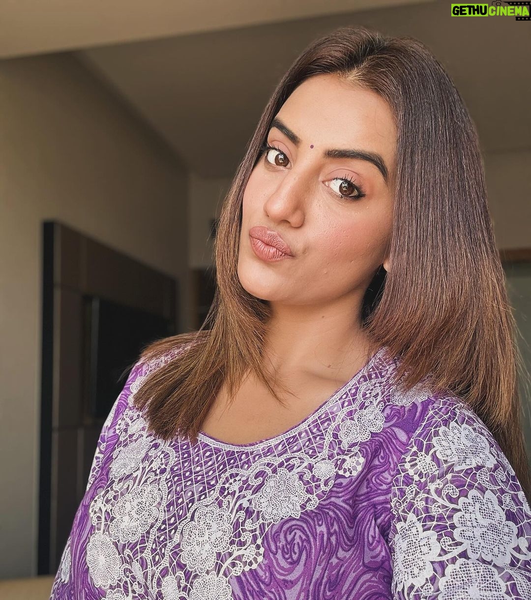 Akshara Singh Instagram - विहग इव मुक्तः ✨🧿♥️ . . . . . नीयत अच्छी रखो बस बढ़ते चलो 🤗 . #aksharasingh #lfl #morning #souljourney #godisgreat🙏