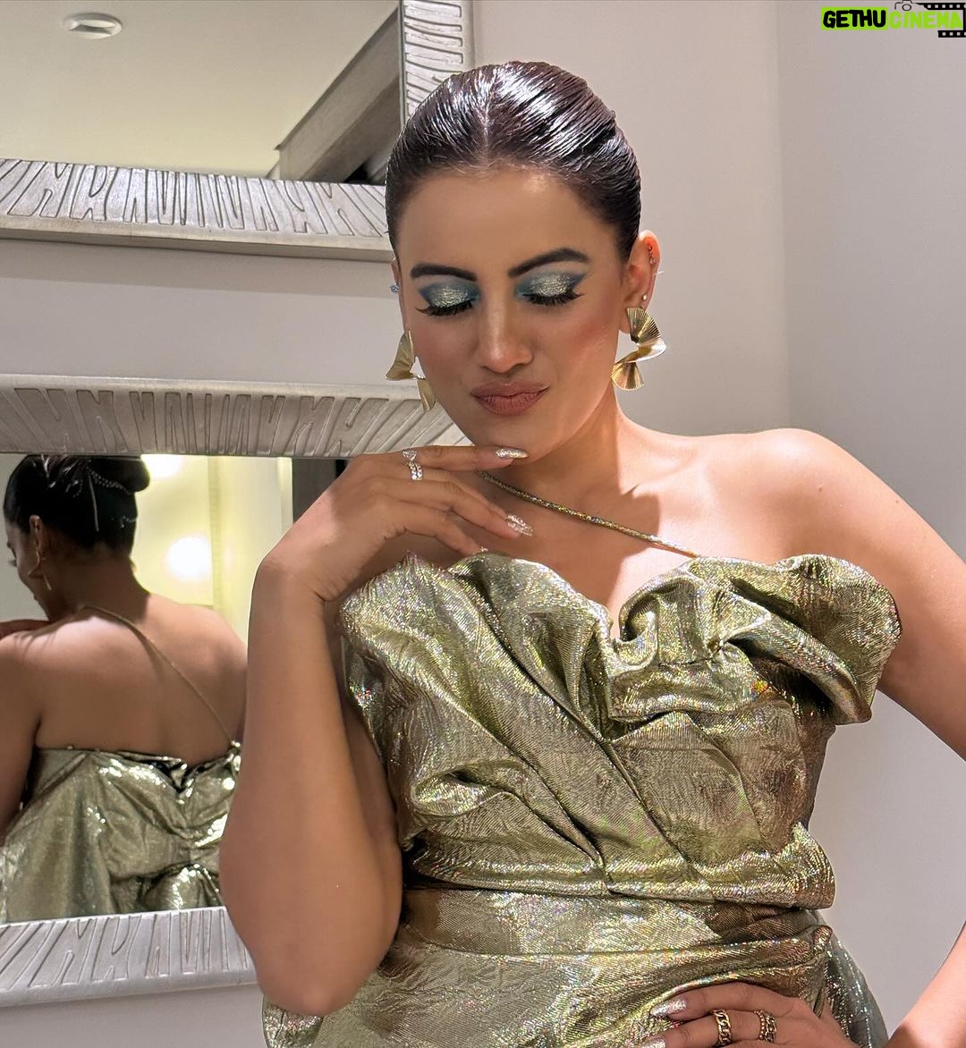Akshara Singh Instagram - You are my favourite feeling ✨♥️😇 . . . . . . #aksharasingh #insta #people #loveyou #lfl #gold