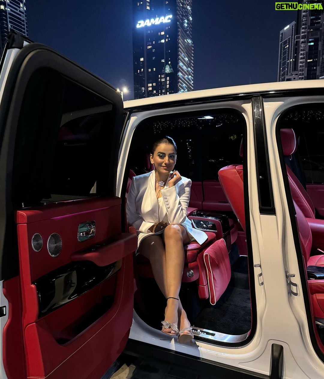 Akshara Singh Instagram - Moon & stars talk better than humans ⭐️🌙♥️ . . . . . #aksharasingh #trip #lfl #dubai #night #sky #stars