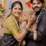 Akshaya Deodhar Instagram - A blissful evening spent in love and warmth of our people!🤗❤️ Shot by @prathamesh__kale_photography Decor by @decorbyketan MUAH by @facestoriesbyhiralkale @_vaishalishinde_77 Halwa Jewellery : @swatiwaghcreation Neckpiece & Earrings : @chandrakalm_jewellery Blouse : @outlookfashionhouse Rukhwat by @_artkala_by_reva_ Hardeek’s Outfit : @theurbanstory_ Event management & PR : @wechitramedia @n.i.d.s_ #AkshayaDeodhar #HardeekJoshi #Makarsankranti #AHA #Blessed#love