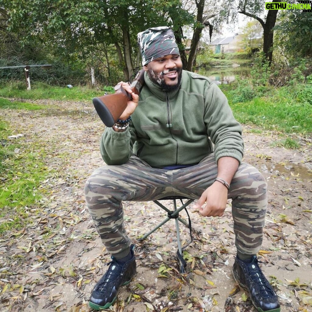 Alain-Gloirdy Bakwa Malary Instagram - L'instinct du chasseur : prévoir l'intention immédiate de l'adversaire afin de conserver l'avantage de l'offensive. #chasse #chasseur #bigandtall #army #cokeboys #cestbondeja