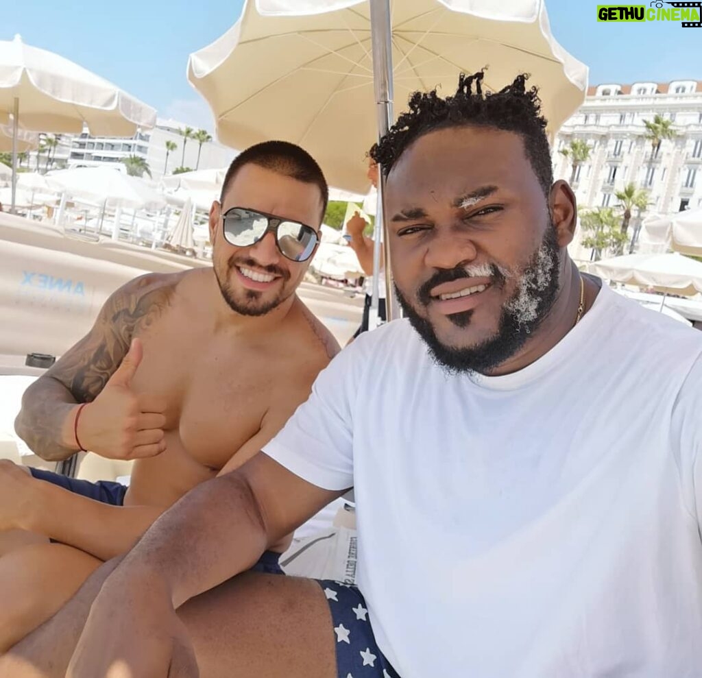 Alain-Gloirdy Bakwa Malary Instagram - Me and my brother @deshko_dobrev , relax on the beach... I LOVE THIS JOB #CESTBONDEJA #ilovethisjobs #bodygardspowers #peaceandlove #littleandsmallkids #cokeboys Annex Beach Cannes