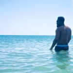 Alain-Gloirdy Bakwa Malary Instagram – Je prends des risques pour trouver un peu de fraîcheur car je vous rappelle que je ne sais pas nager 😂 #summer #beach #cestbondeja #plussizemodel #bigandtall #cokeboys