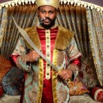 Alain-Gloirdy Bakwa Malary Instagram - Soliman II, surnommé le Magnifique par les Occidentaux, et le Législateur ou le Grand par les Turcs, est indéniablement le plus grand sultan de l'empire ottoman... Vous validez mon nouveau look ? 👑 #turkey #turquie #cestbondeja #travel #traditional İstanbul Turkey