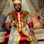Alain-Gloirdy Bakwa Malary Instagram - Soliman II, surnommé le Magnifique par les Occidentaux, et le Législateur ou le Grand par les Turcs, est indéniablement le plus grand sultan de l'empire ottoman... Vous validez mon nouveau look ? 👑 #turkey #turquie #cestbondeja #travel #traditional İstanbul Turkey