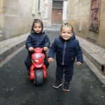 Alain-Gloirdy Bakwa Malary Instagram - Ma #teammakao, je suis un peu absent des réseaux car la vraie vie prend le dessus : le travail et la famille. Je les ai gardé secret lorsque j’étais trop sous le feu des projecteurs, mais je vous présente Enzy et Suwedy, mes deux fils, mes trésors, ma descendance. 👶🏽👶🏽 Alors on se ressemble ? #cestbondeja #famille #sons #makaofamily #monsang #dad Tours, France