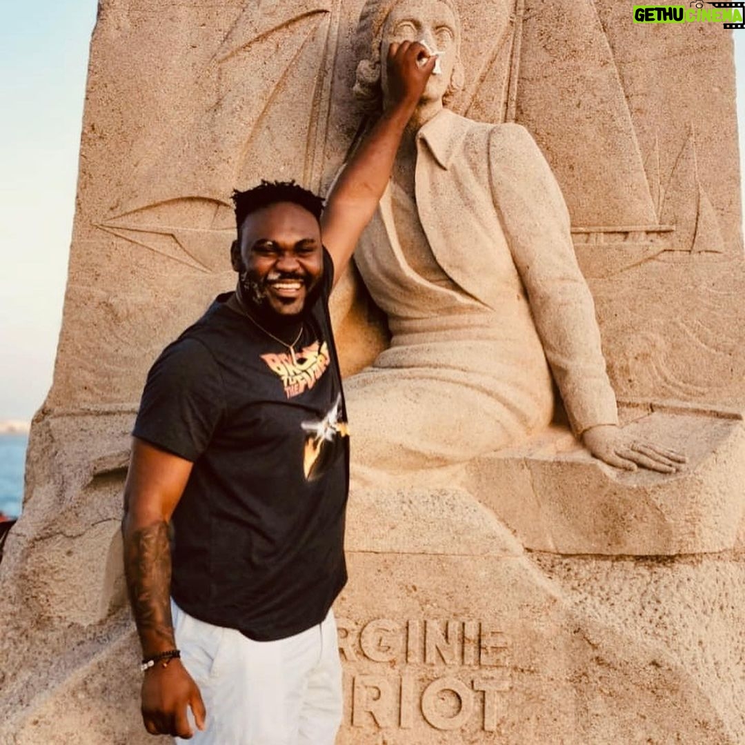 Alain-Gloirdy Bakwa Malary Instagram - Crois en toi-même et en tout ce que tu es. Sache qu'il y a des choses à l'intérieur de toi qui sont plus grandes que n'importe quel obstacle. #ilovemyjob #bodyguard #cokeboys #littleandsmallkids #bigandtall #plussize #cestbondeja Monaco