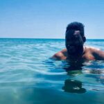 Alain-Gloirdy Bakwa Malary Instagram - Je prends des risques pour trouver un peu de fraîcheur car je vous rappelle que je ne sais pas nager 😂 #summer #beach #cestbondeja #plussizemodel #bigandtall #cokeboys