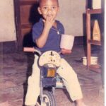 Alain-Gloirdy Bakwa Malary Instagram - Hier c’était mon anniversaire, merci à mes parents qui ont fait de moi l’homme que je suis aujourd’hui. Merci à tous pour vos messages sur les réseaux sociaux ❤️ #papamamanjevousaime #birthday #childhood #anniversaire #cestbondeja