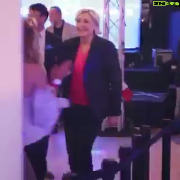Alain-Gloirdy Bakwa Malary Instagram - En attendant le clip officiel, on s’enjaille sur « C’est bon déjà ».... j’attends vos vidéos ma #teammakao 😂 @marine_lepen #cestbondeja #bodyguard #summerhit #chillout #toitudoisetrerageuseatouslescoups #haters #makao #makaoss11 #nouveauson #singer #frenchmusic