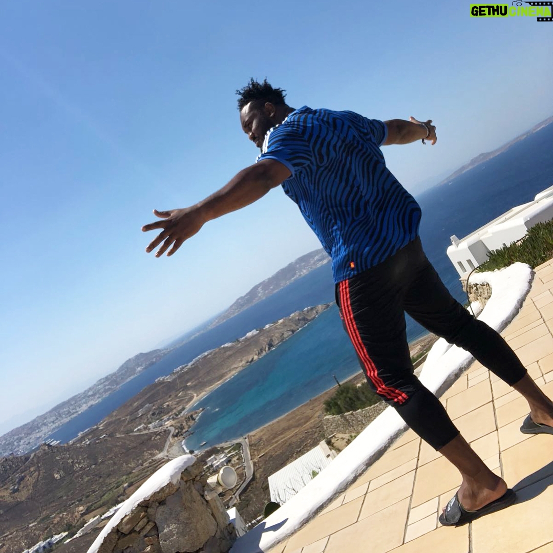 Alain-Gloirdy Bakwa Malary Instagram - Living my best life ☀️ #greece #mykonos #frenchmontanatour #bodyguard #cestbondeja #plusmodelmag #blackmodel #plussize #bigandtall #niceview #sea #cokeboys Mykonos