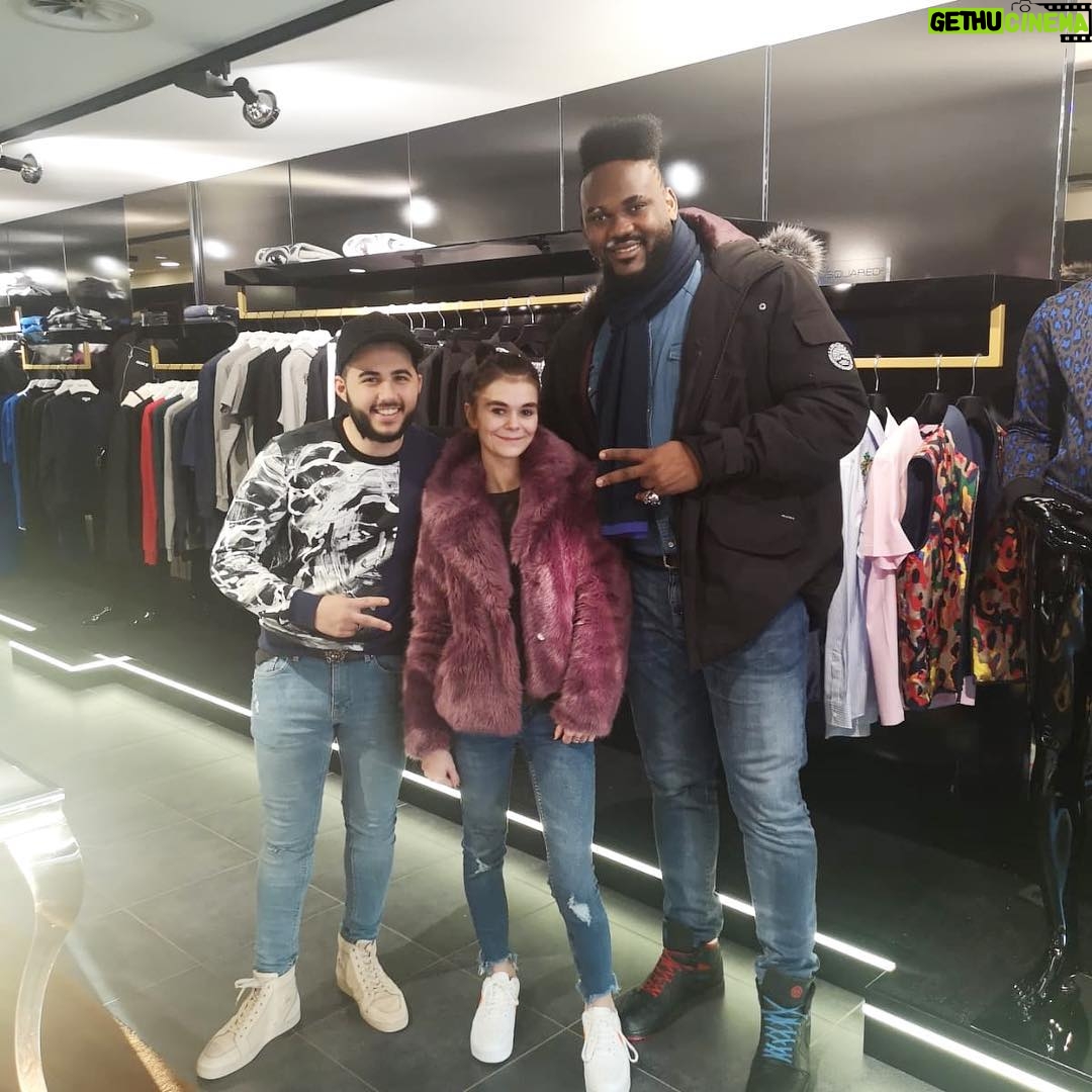 Alain-Gloirdy Bakwa Malary Instagram - Je rentre de Belgique 🇧🇪 et vous m’avez trop bien reçu ✌🏾 Vous habitez où ma #teammakao ? #cestbondeja #belgique #firstlinecharleroi #travel Charleroi