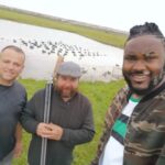 Alain-Gloirdy Bakwa Malary Instagram - Petite leçon de chasse aujourd’hui, je me camoufle bien dans le paysage avec cette tenue 😂 #chasse #cestbondeja #lesson #army #fun