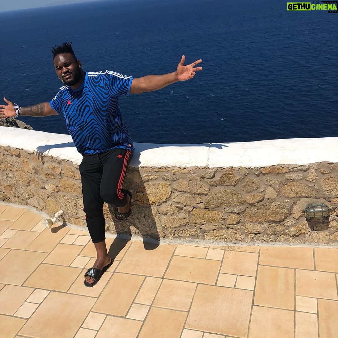 Alain-Gloirdy Bakwa Malary Instagram - Living my best life ☀️ #greece #mykonos #frenchmontanatour #bodyguard #cestbondeja #plusmodelmag #blackmodel #plussize #bigandtall #niceview #sea #cokeboys Mykonos