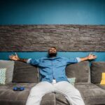 Alain-Gloirdy Bakwa Malary Instagram - Aaaaah enfin à la maison dans mon canapé adapté ma taille 🏠 Ma #teammakao je vous envoie toute ma force pour affronter cette nouvelle semaine 💪🏾 #makao #makaoss11 #ss11 #plusmalefashion #cestbondeja #plussize #effyourbeautystandards #bigman #bigandtall #plusmodelmag #plussize #asseenonme #playstation