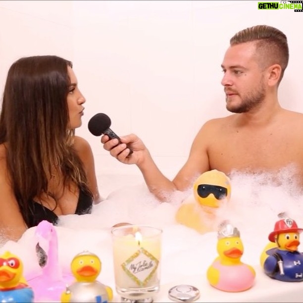 Alain-Gloirdy Bakwa Malary Instagram - @lydiaserbout donne ses impressions sur Makao dans la baignoire de @jeremstar 🛁 #conciergerie #gossip #ss11 #makao #makaoss11 #teammakao #secretstory11 #secretstory #waicestbon #cavabeaugosse #merci #jeremstar