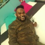 Alain-Gloirdy Bakwa Malary Instagram – L’objet fétiche de Makao dans la maison… son peigne ! ✨ #makao #secretstory11 #makaoss11 #campusdessecrets #ss11 #secretstory #cavabeaugosse