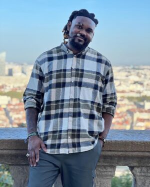 Alain-Gloirdy Bakwa Malary Instagram - Voilà 10 ans que la région Rhône Alpes m’a accueilli, c’est ici que j’ai pu jouer au rugby pro et découvrir la gastronomie. Aujourd’hui je suis de retour pour une journée et une personnes très spéciales #makao #bigmen #plussize #lyon #fourviere