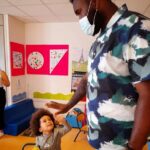Alain-Gloirdy Bakwa Malary Instagram - Première rentrée pour mon petit #Suwedy 🎓bonne rentrée à vos enfants et bonne reprise ❤️🔥🔥💪🏾 #Papa #MeilleurMetierAuMonde #IlGrandit #rentrée Tours, France