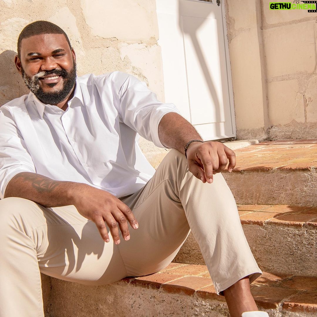 Alain-Gloirdy Bakwa Malary Instagram - Dans la vie il y’a des hauts et des bas, qu’on ne peut pas affronter tout seul … @gemo_officiel merci pour la #pic et en avant pour l’été 2021 #covid #summer #shooting #paname Paris, France