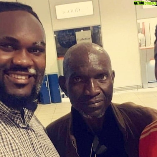 Alain-Gloirdy Bakwa Malary Instagram - Le plus grand et beau heritage qu'un parent puisse laisser à sa descendance est le souvenir de son amour, le reste n'a pas la moindre valeur Reposes en paix papa, je ne pourrais te remercier pour tout ce que tu m'as transmis, pour tout cet amour que tu nous as donné. Tu es mon exemple ma force, je t'aime Kinshasa, Congo