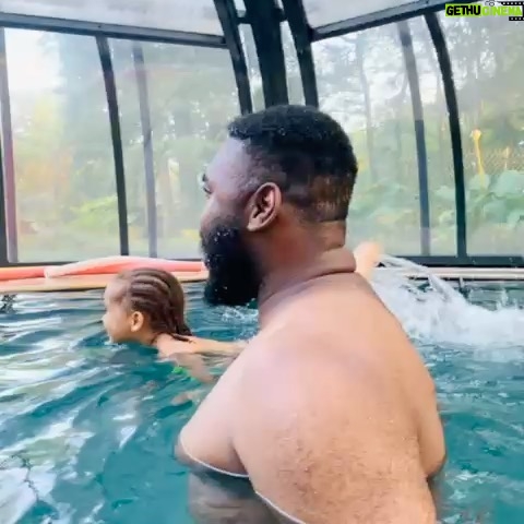 Alain-Gloirdy Bakwa Malary Instagram - Un père c’est ce que je tiens à être, merci pour le plus beau métier au monde 🙌🏾🙏🏾 #Makao #suwedy #Enzy #sons #family #summer #swimming Tours, France