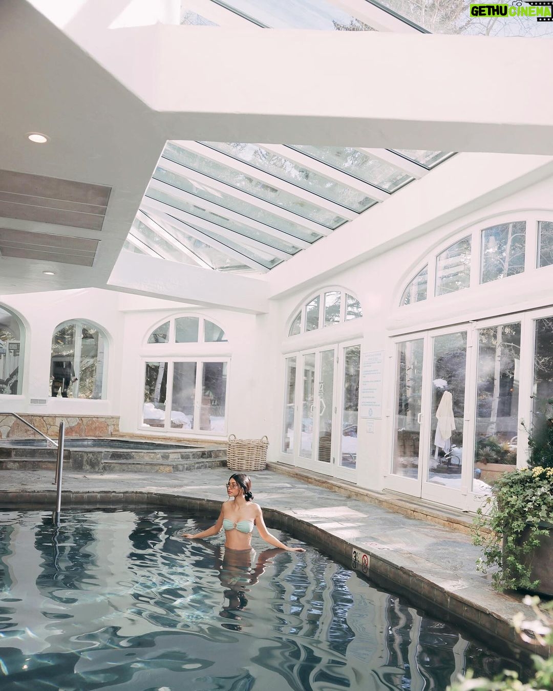 Alanna Panday Instagram - I’ll be here all day 🧖🏻♀️ @sonnenalpvail Sonnenalp Hotel Vail