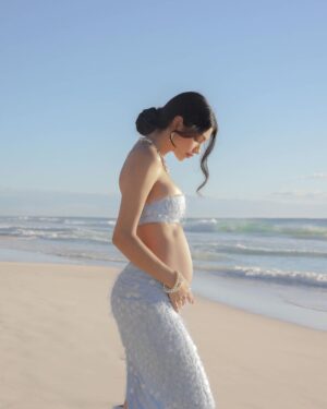 Alanna Panday Instagram - Beach baby loading 🐚