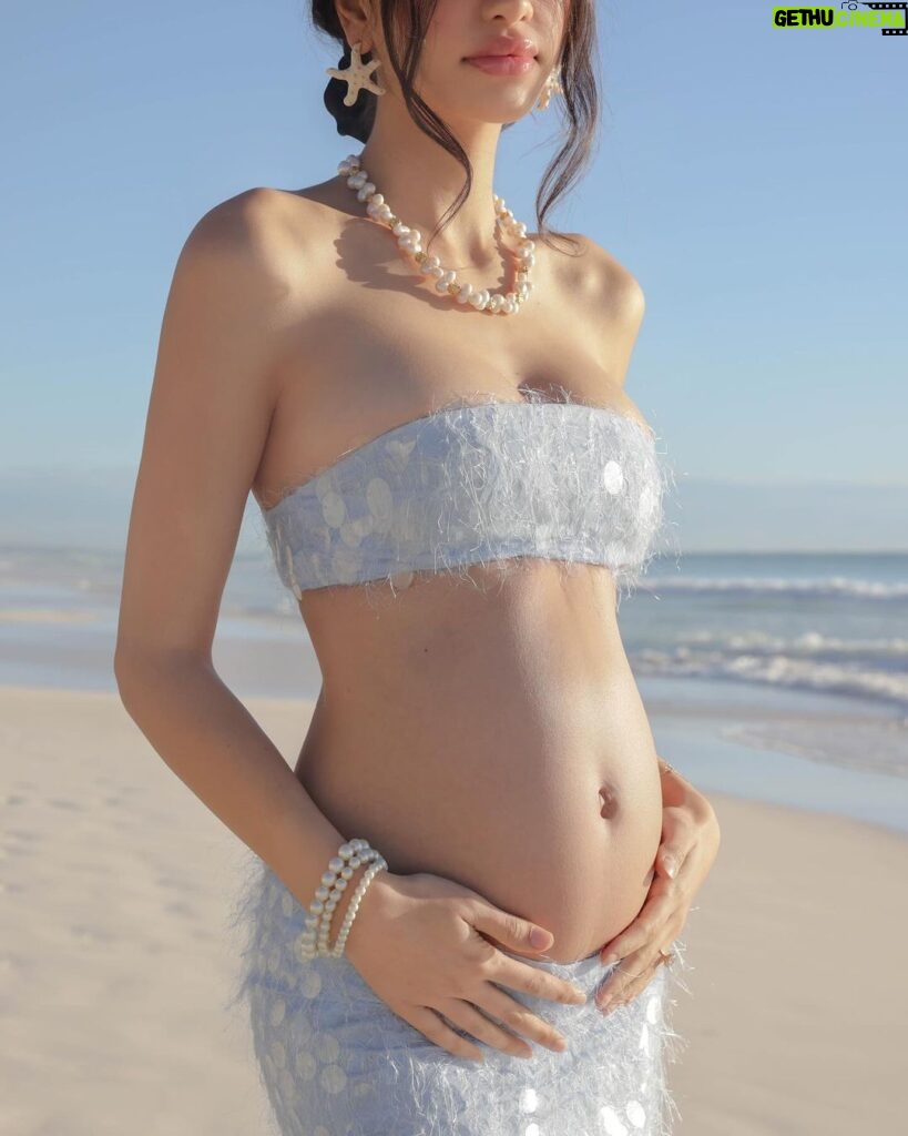 Alanna Panday Instagram - Beach baby loading 🐚