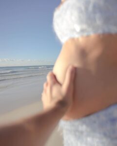 Alanna Panday Instagram - Beach baby loading 🐚