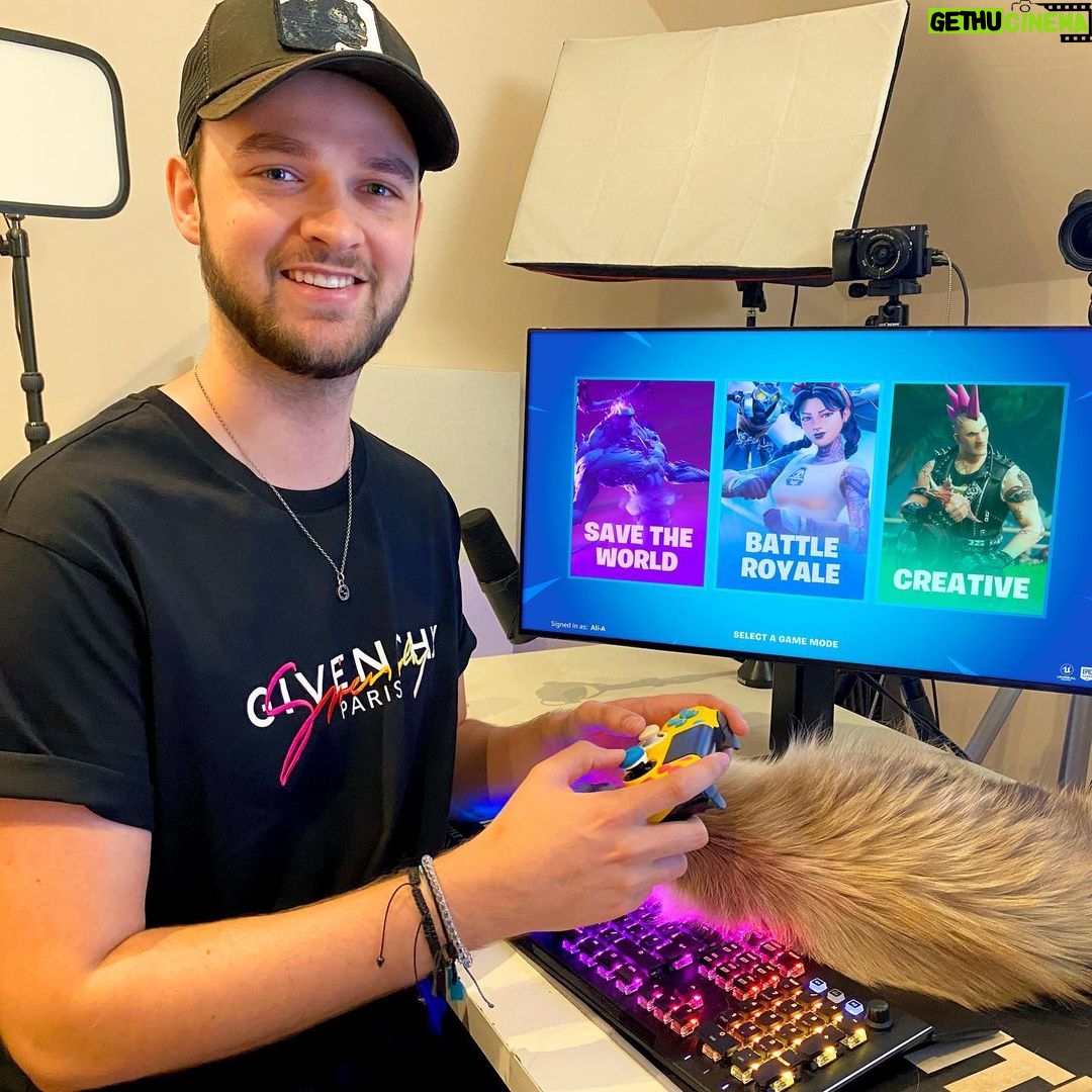 Alastair Aiken Instagram - Loving my new gaming monitor 😍 144z, 1ms response time AND 4k resolution! (Swipe to see the back of the monitor too!) #WorldFirst4KIPS1ms #LGUltraGear #27GN950 @UltraGear_Gaming #ad