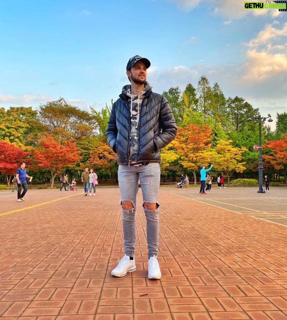 Alastair Aiken Instagram - Had an amazing day exploring Seoul’s Olympic park! 🇰🇷 Seoul, Korea