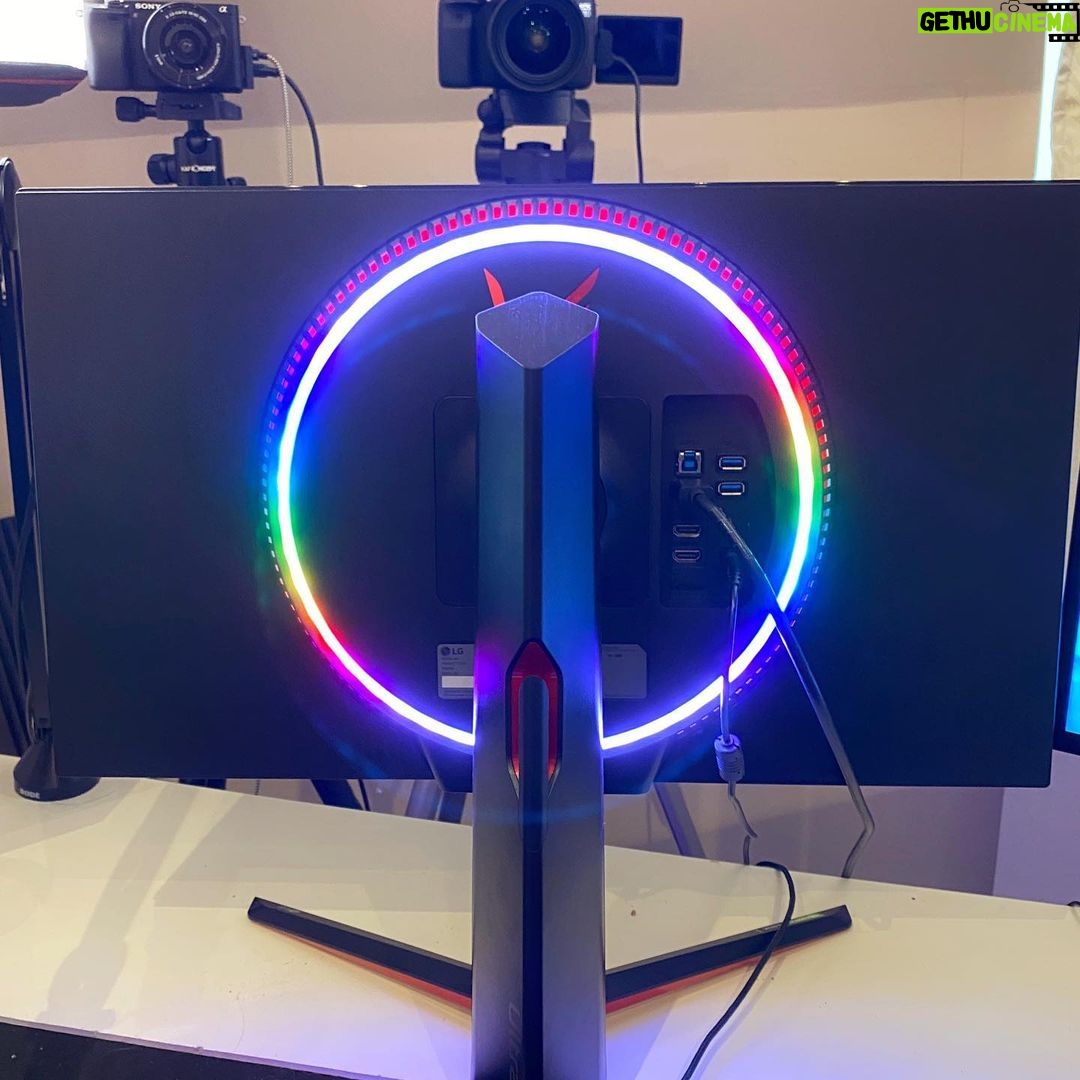 Alastair Aiken Instagram - Loving my new gaming monitor 😍 144z, 1ms response time AND 4k resolution! (Swipe to see the back of the monitor too!) #WorldFirst4KIPS1ms #LGUltraGear #27GN950 @UltraGear_Gaming #ad