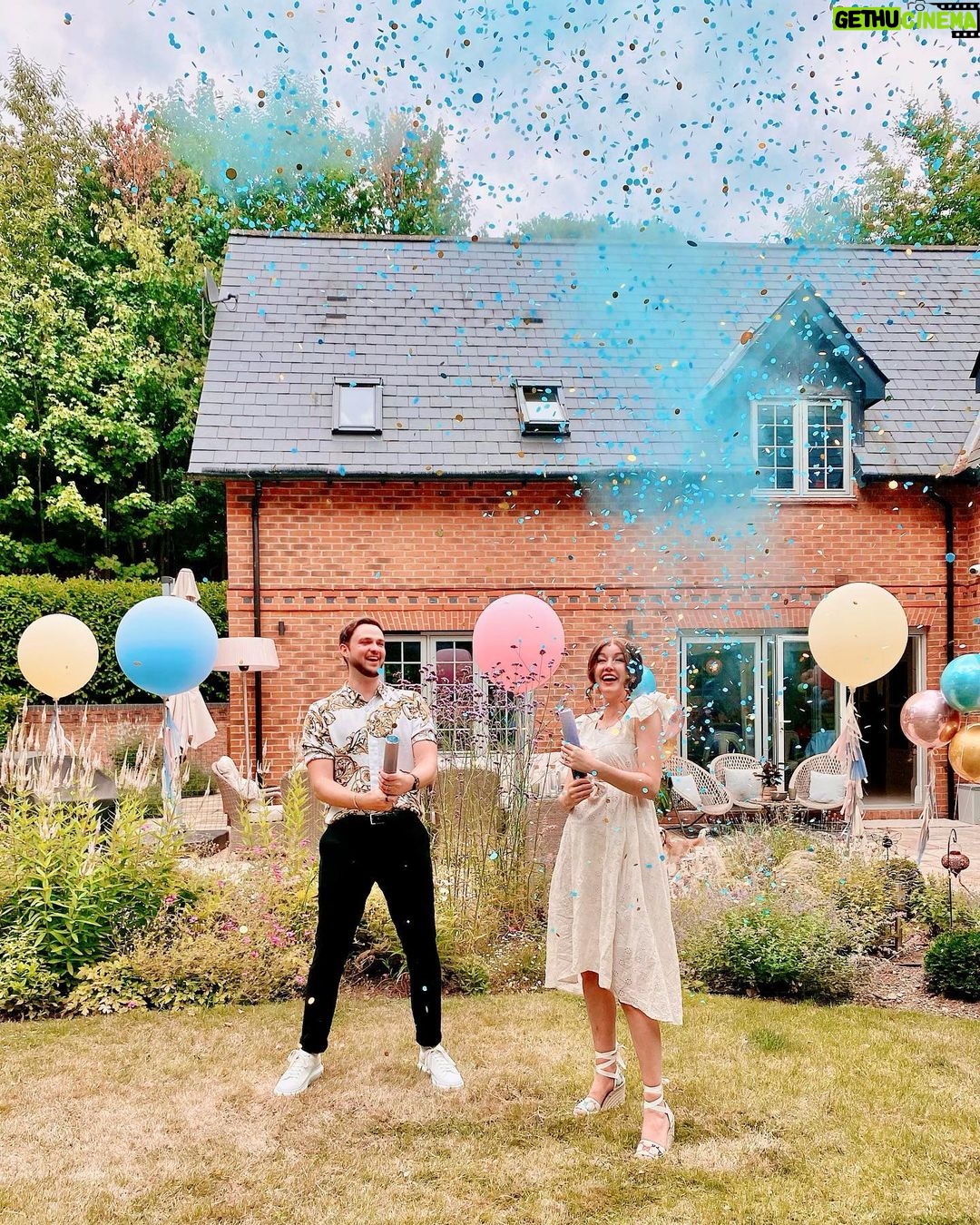 Alastair Aiken Instagram - Overjoyed to be welcoming our little baby boy to the family later this year! 🎉 We’re so excited to finally meet him 👶🏼❤️ had a wonderful weekend celebrating with our closest friends 🥳