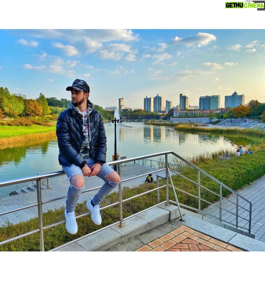 Alastair Aiken Instagram - Had an amazing day exploring Seoul’s Olympic park! 🇰🇷 Seoul, Korea