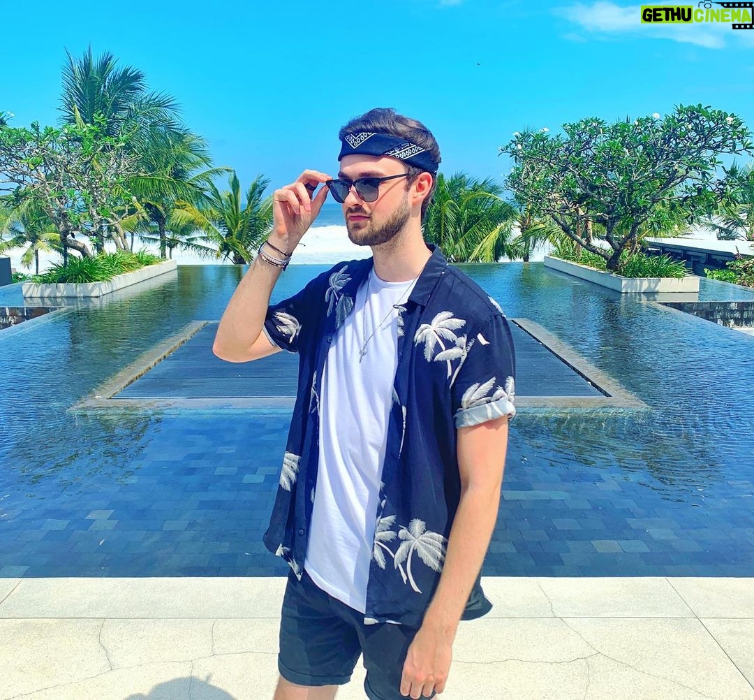 Alastair Aiken Instagram - Holiday vibes ☀️