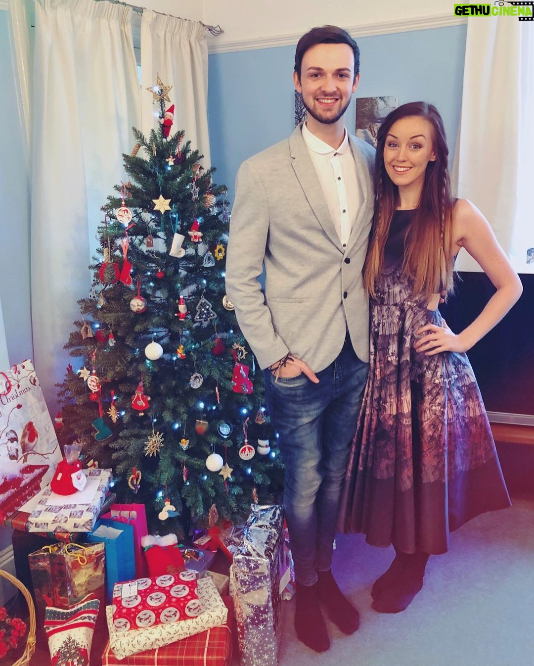Alastair Aiken Instagram - 🎄🎁 Merry Christmas from myself + Clare! We both hope you have an amazing day! 🎁🎄
