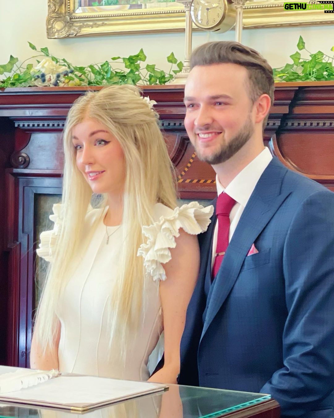 Alastair Aiken Instagram - This time last year we had our legal ceremony for our wedding 🥰 now we’re preparing to welcome in a new family member 🥹👶🏼❤️