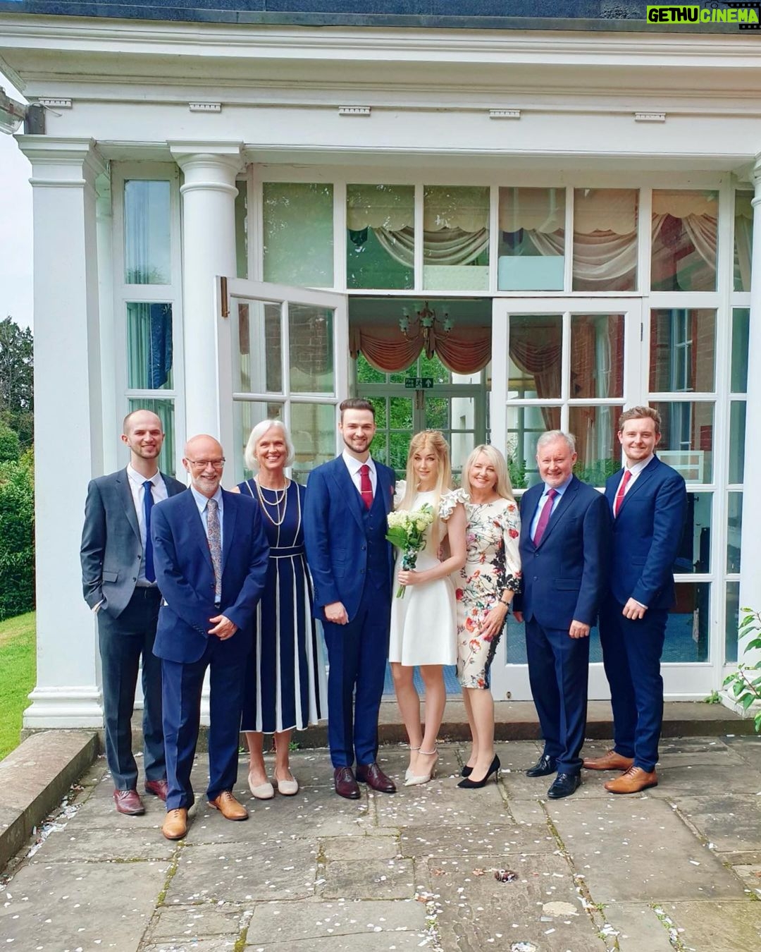 Alastair Aiken Instagram - This time last year we had our legal ceremony for our wedding 🥰 now we’re preparing to welcome in a new family member 🥹👶🏼❤️